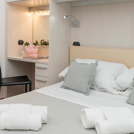 Hotel Andenis Luxury House à Rome Extérieur photo